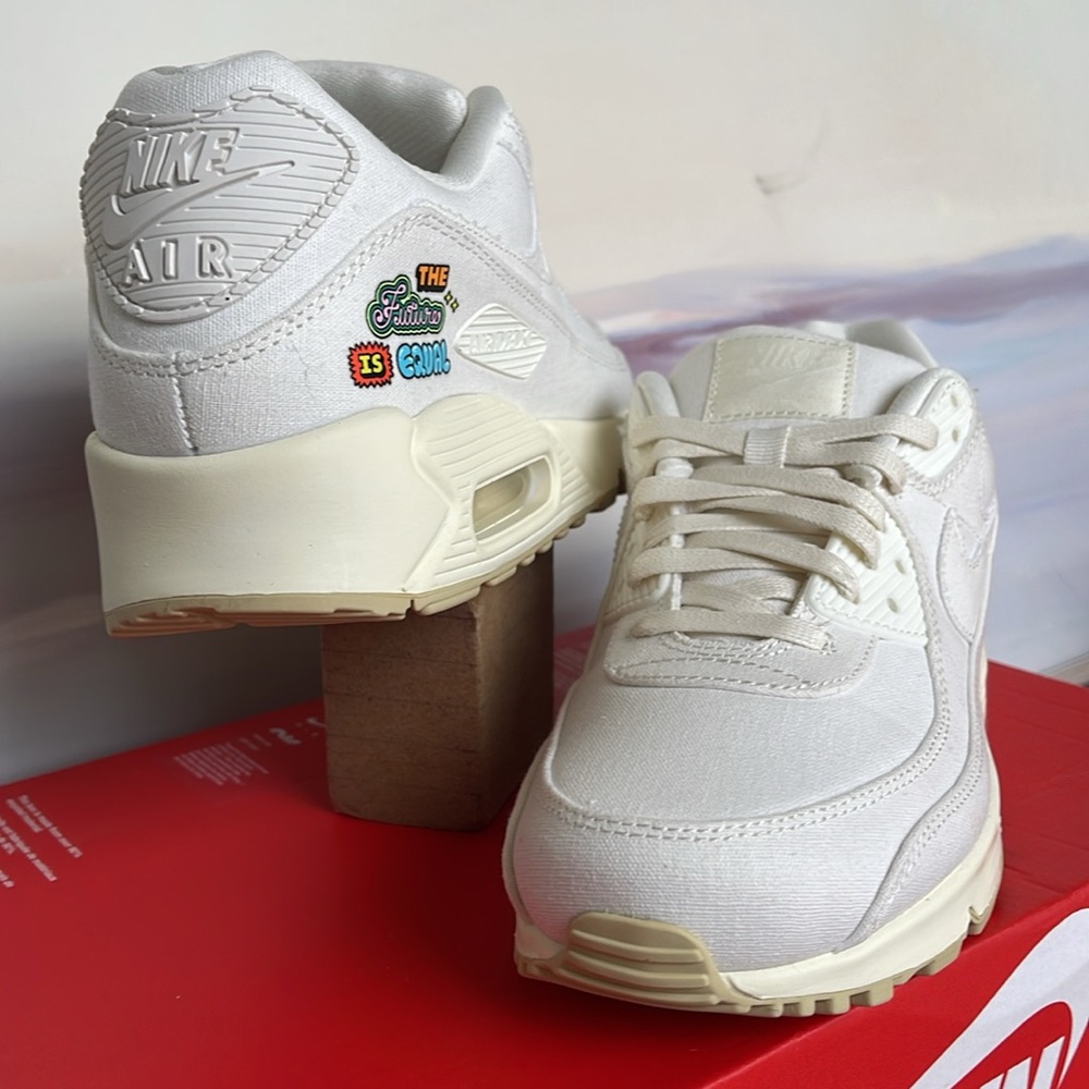 Nike WMNS Air Max 90 SE
Sail/Cashmere/Team Gold/ Sail
Women's Shoes
FD0867-133 - Picture 11 of 16